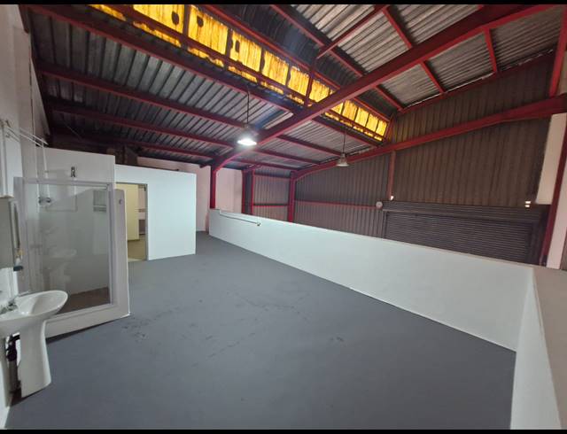 190M² FACTORY TO LET IN JET PARK